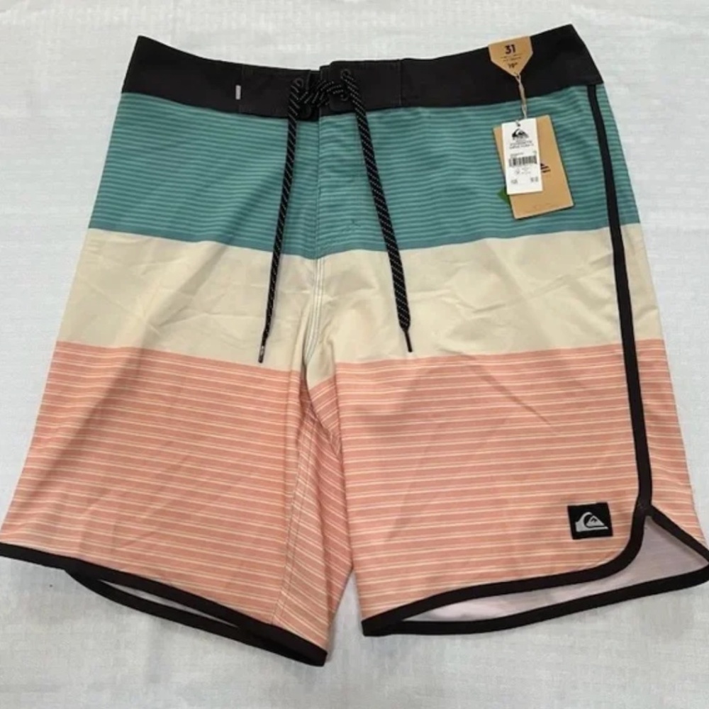 Quiksilver board shorts - Picture 5 of 6
